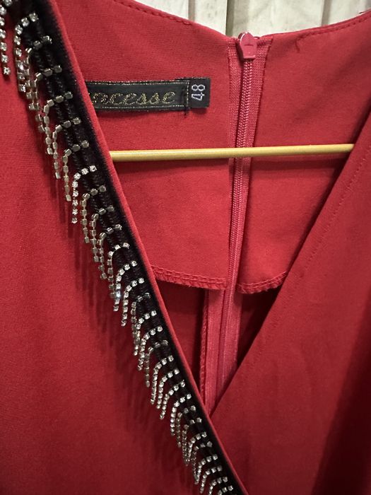 Продам платье 48 размер