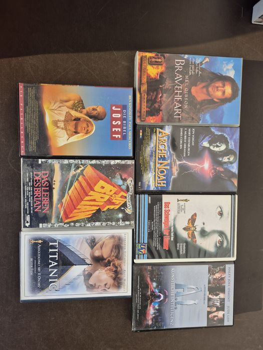 Vând lot 35 casete video VHS  originale,cu filme actiune,