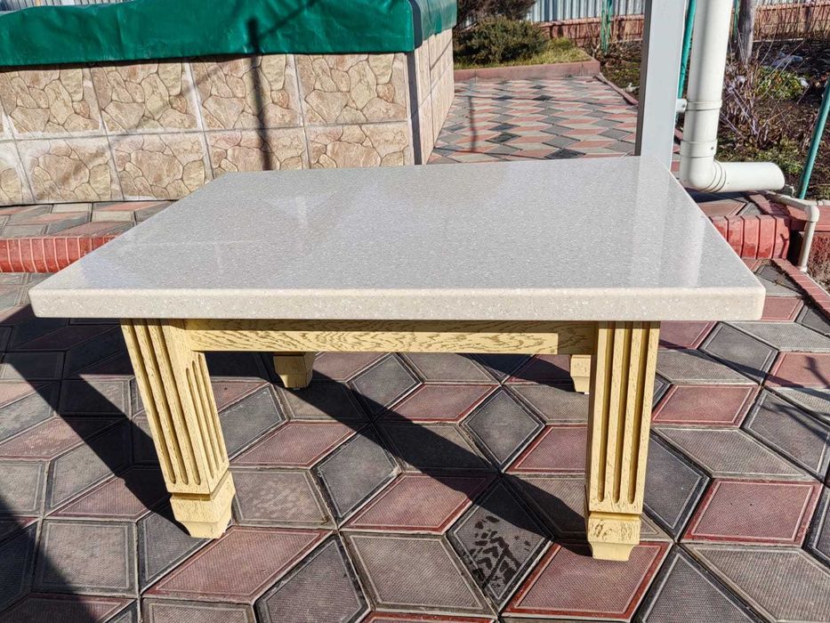 Продам стол журнальный