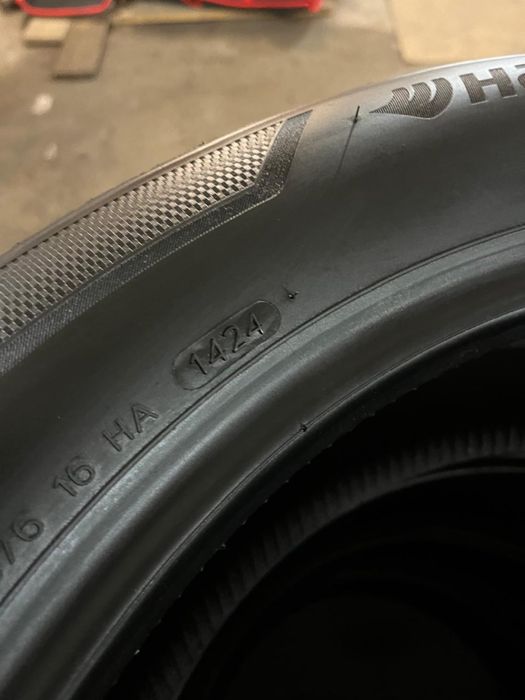 Продам комплект новых шин