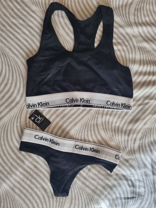 Бельо Calvin Klein и бански