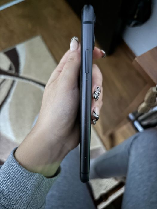 IPhone 11 черен цвят