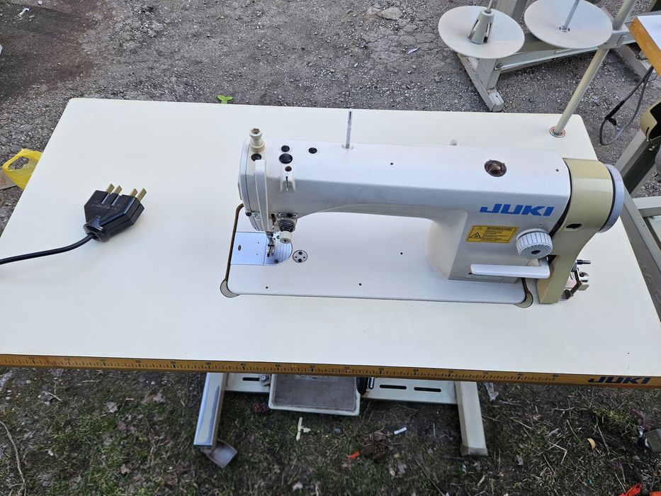 Професионална шевна машина JUKI
