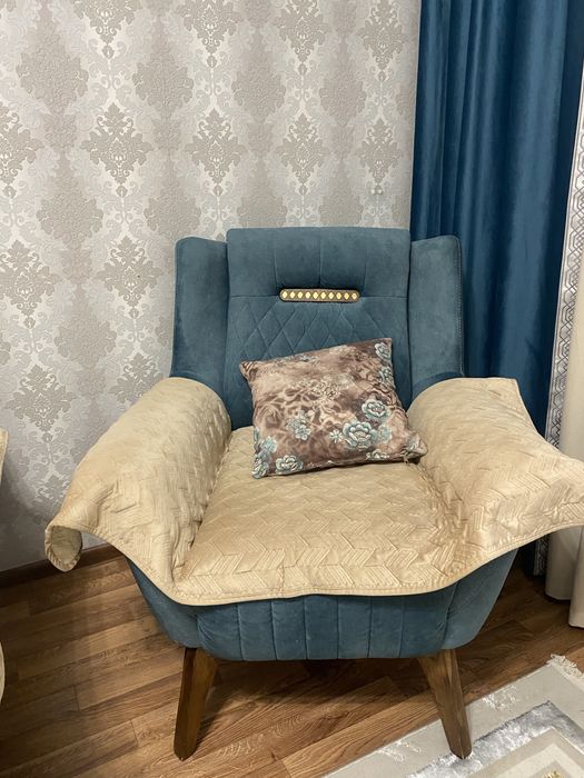 Продам диван с креслой