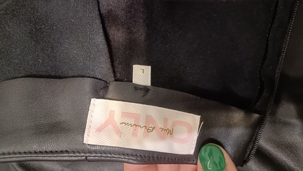 Две  кожени поли размер 42/L