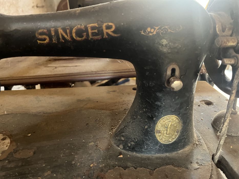 2 masini cusut Singer