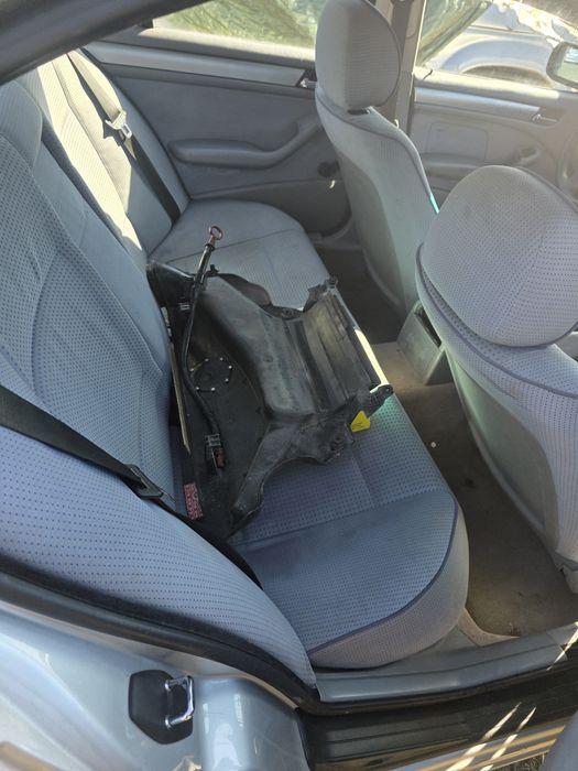 Dezmembrez bmw e46 2.0 diesel 136 cp fara rugina NU ARE CATALIZATOR