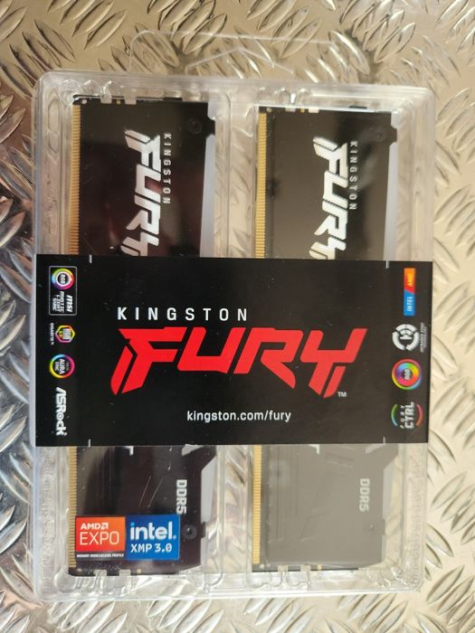 Memorie RAM 64 GB DDR 5  , 2x32 GB Kingston Furry beast 6000 MH RGB
-N