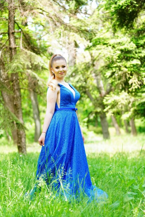 Официална рокля.