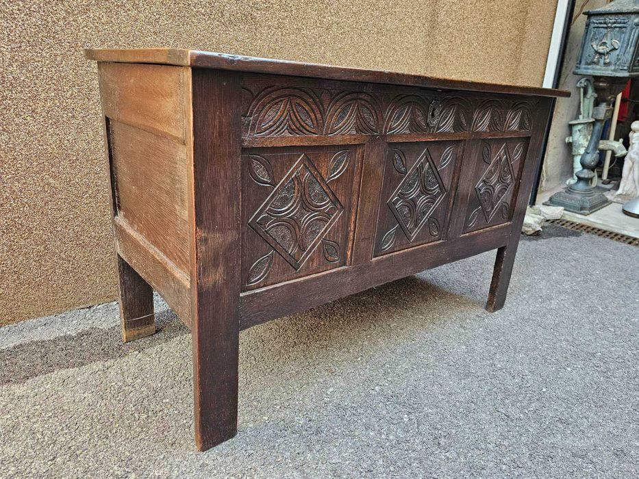 Ракла с дърворезба