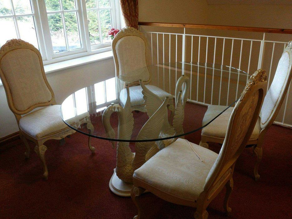 Set Mese lebede + masa machiaj cu oglinda