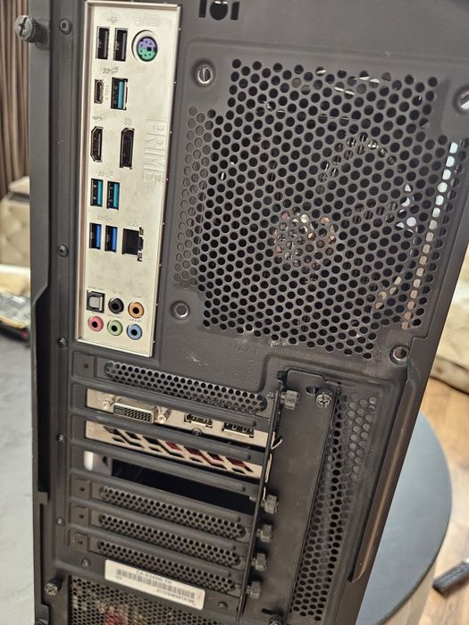 Sistem Gaming Intel i7 9700k, 16GB DDR4, SSD PCIe 1TB, GTX 1050 TI 4GB, sursa 850w Corsair carcasa Razer