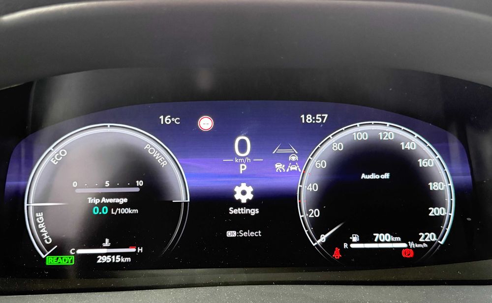 Toyota C-HR 1.8 Hybrid– Ниво Club | КАТО НОВА – Възможност за прехвърляне на лизинг + Подарък Зимни Гуми