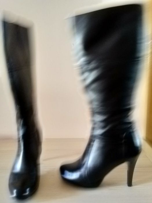 Vând cizme dama cu toc , mărimea 39