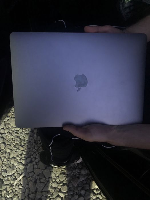 Macbook air продам срочно