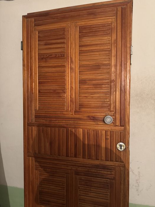 Срочно продам двери (две штуки)