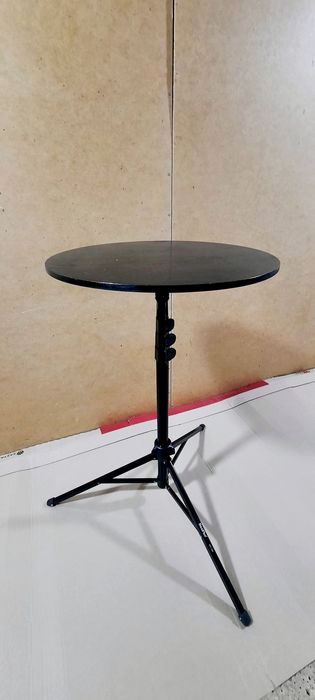 Продам столик на штативе