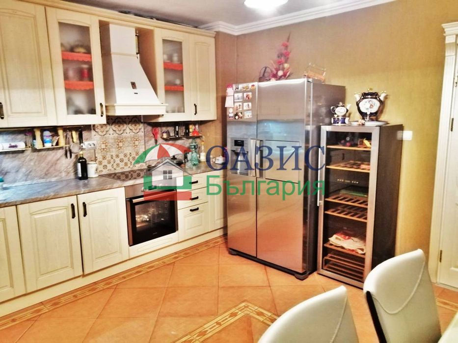 Къща с. Кошарица, България 445 кв. м., върху парцел 1146 кв. м., цена 495 000 евро