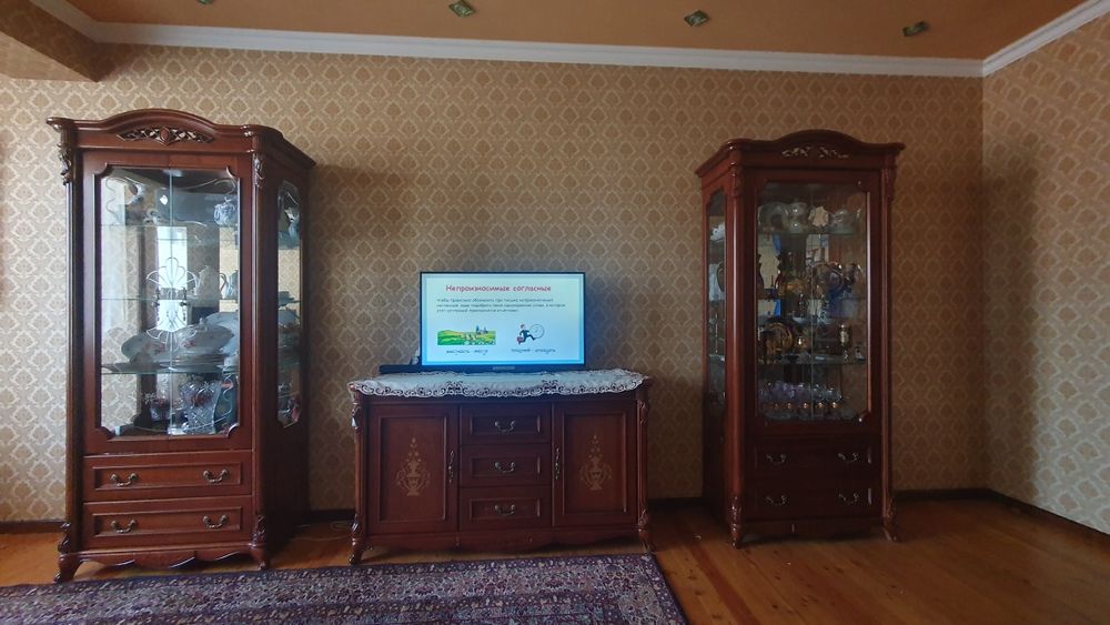 Деревянная Гостиная с инкрустацией