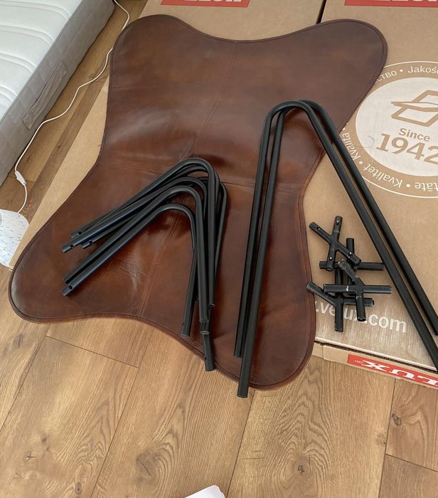 Продавам два стола тип Пеперуда от естествена кожа.Неизползвани.