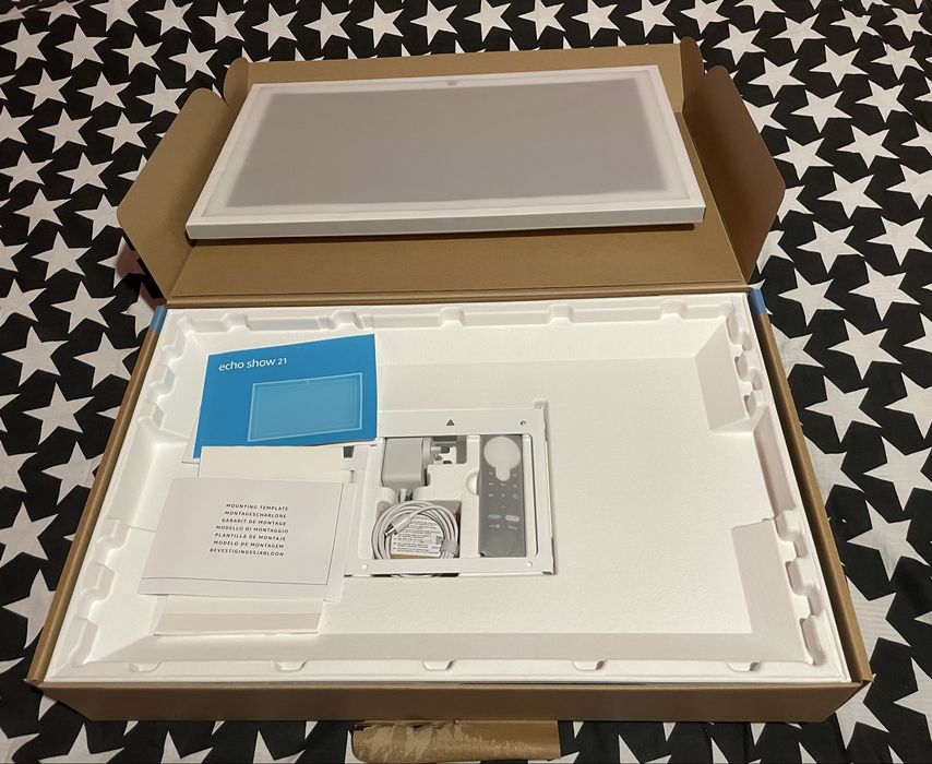 Голям 21" Full HD смарт дисплей с Fire TV и Alexa