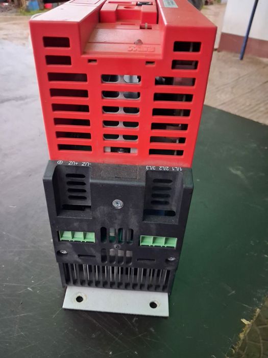 Vând invertor 7,5 kw