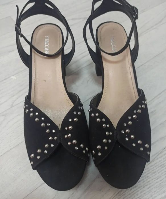 Продам босоножки 40 размер