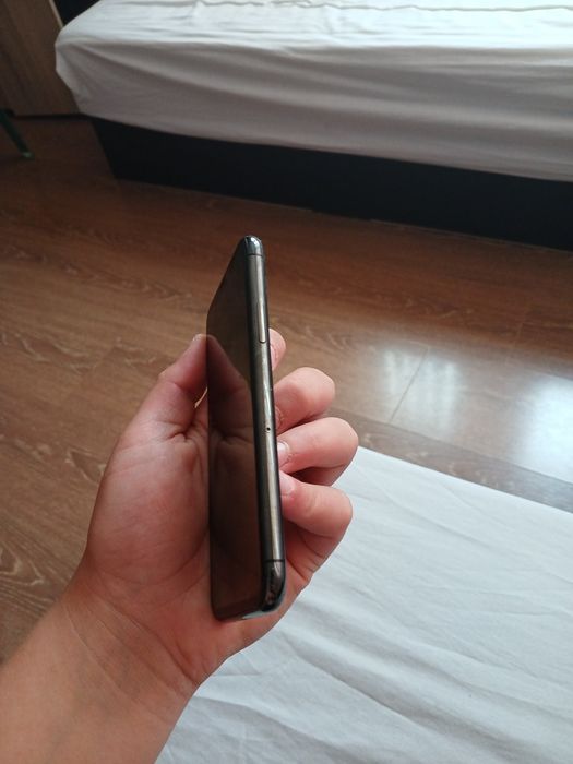 Продавам Iphone11 pro 90процента капацитет в много добро състояние