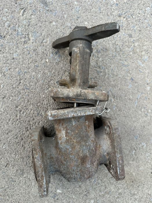 Продам задвижки на 50