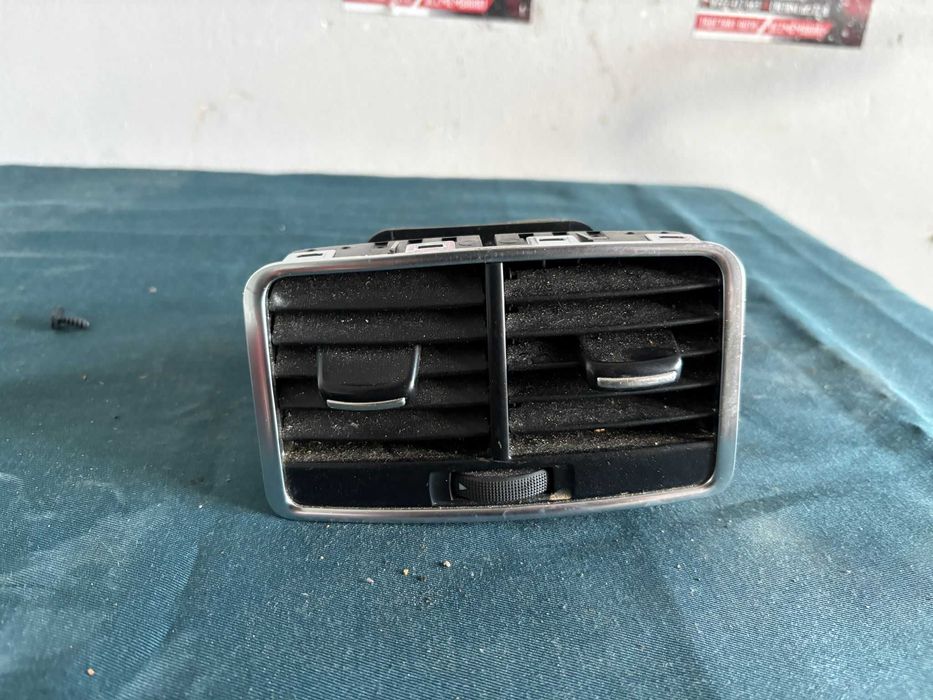 grila cu ventilatie cotiera audi a6c6 2010