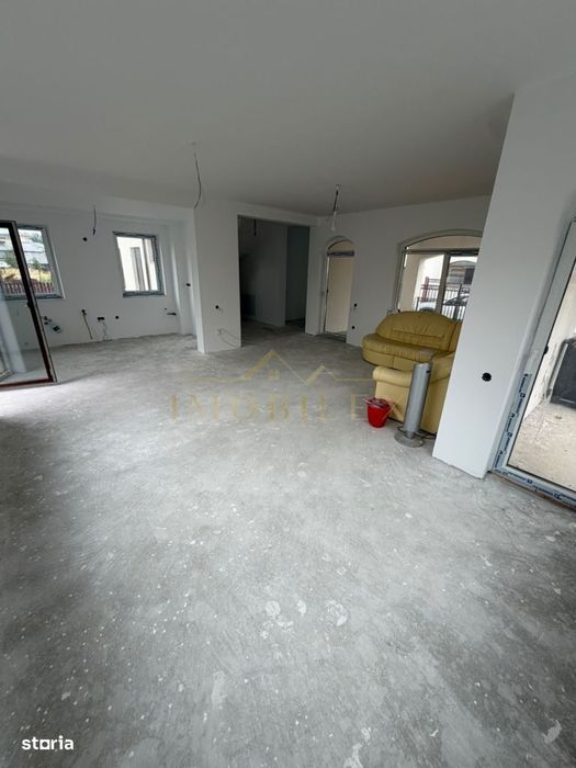 Casa individuala cu 4 camere + Garaj  , panouri fotovoltaice, Dezmir