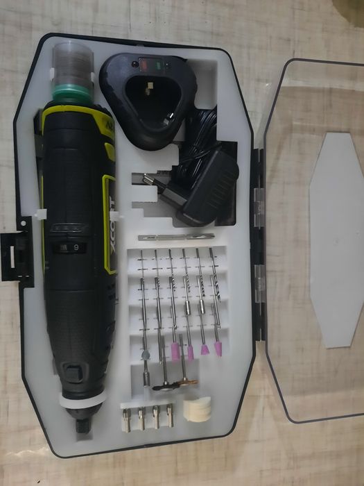 Новая бормашинkа Xcort аккумуляторная на 12 вольт