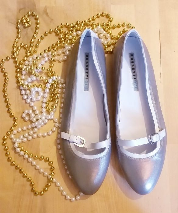 Balerini Fratelli Rossetti argintii nr 39-40, aproape noi.