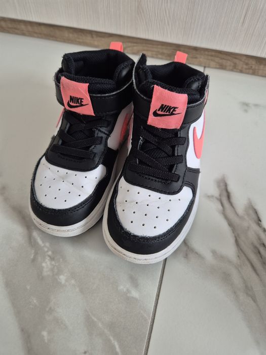 Маратонки Nike  номер 26