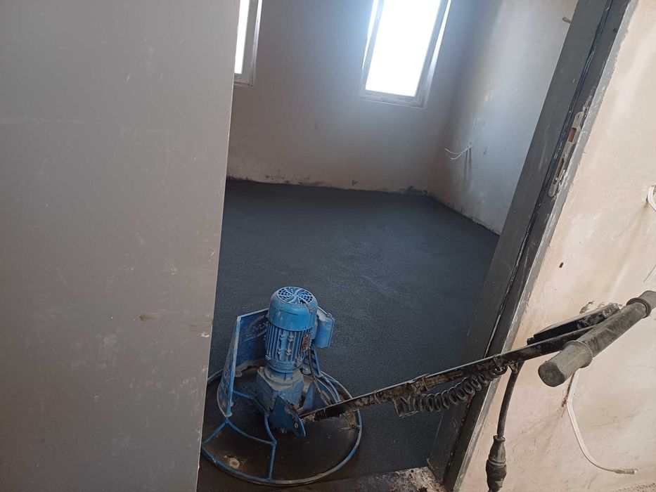 Полагане на подово отопление и циментова замазка.