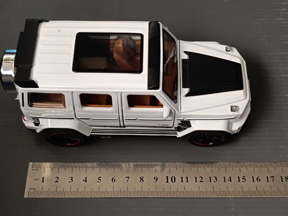 Коллекционная модель Brabus 800 1:32