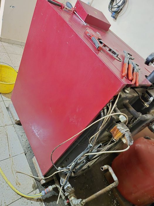 Vând centrală pe lemne Astra 50kw, 2500 lei, stare buna de funcționare.