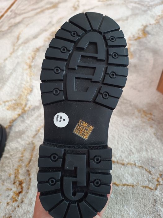 Ботинка сатылады