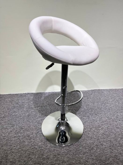 Barni stul  hittoyda ishlqb chiqarilgan birinchi qoldan