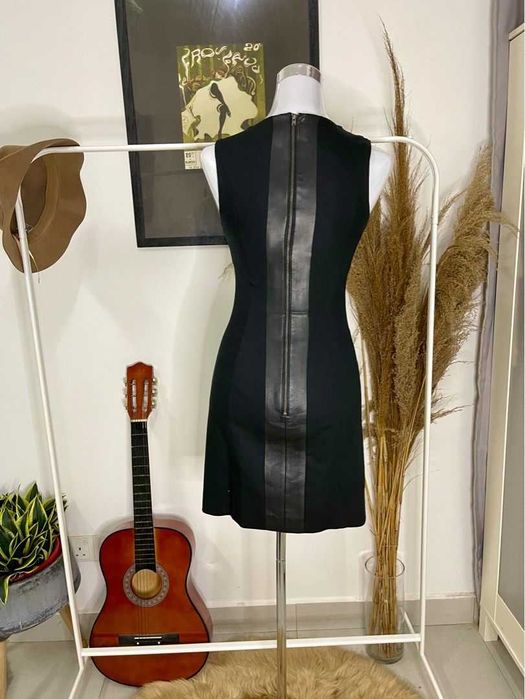 Елегантна черна рокля с естествена кожа