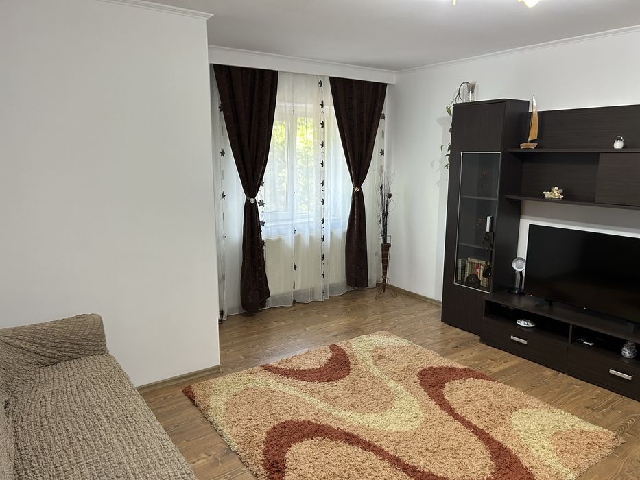 Ofer spre inchiriere apartament cu doua camere