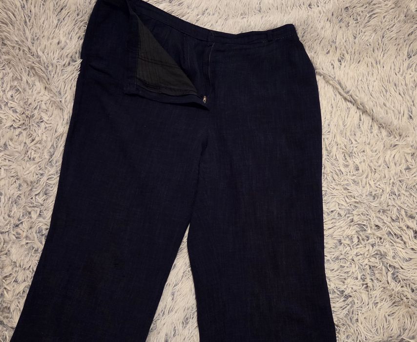 Pantaloni bleumarin, de in