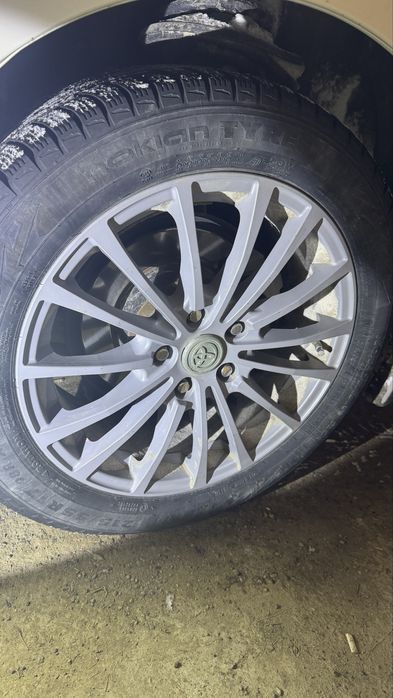 Продам диски с шинами 17 го размера