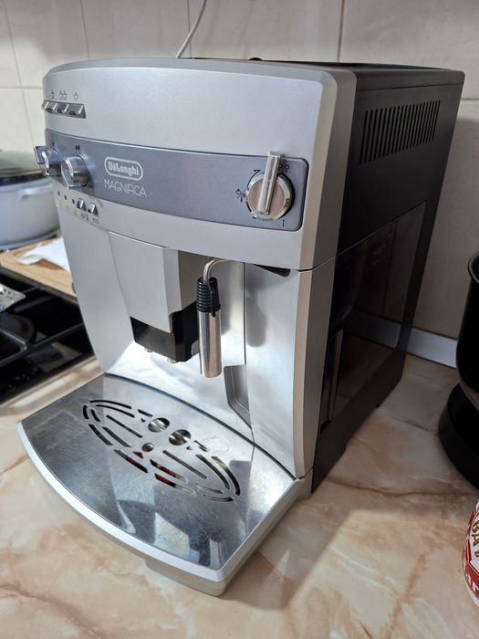 Vand Expresor cafea Delonghi magnifica