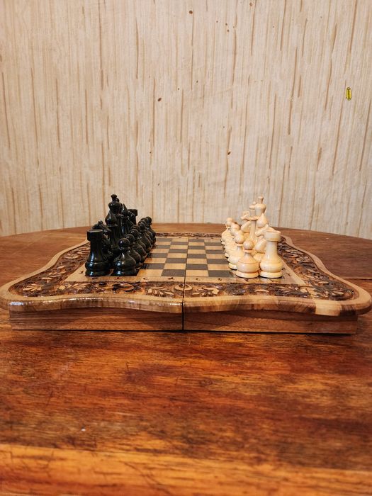 Шахматы орех ручной работы 35х35