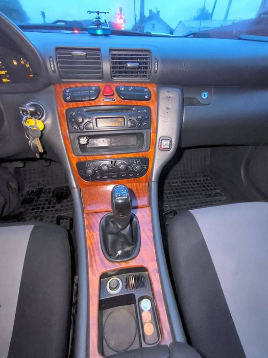 Mercedes-Benz C Singur proprietar in Romania