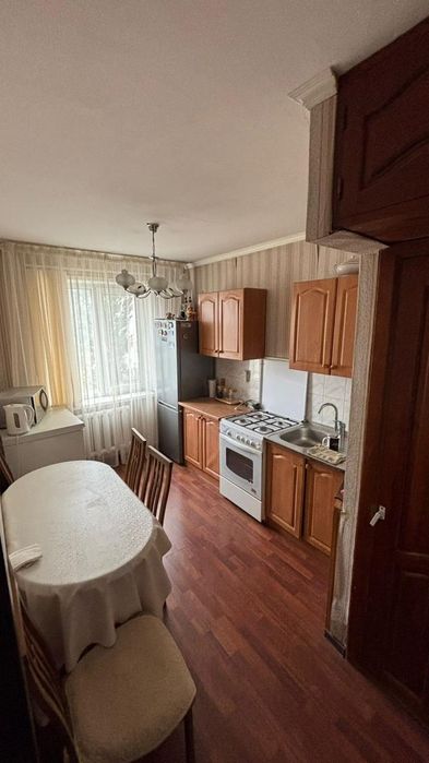 Продам! 3к кв новой планировки 1993 г.п.с мебелью и техникой 8 шкала!