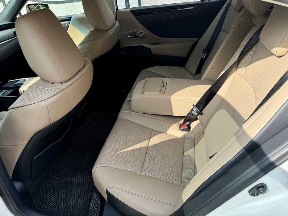 Продам автомобиль Lexus ES350