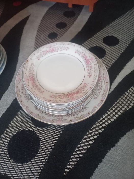 Продам тарелки разные