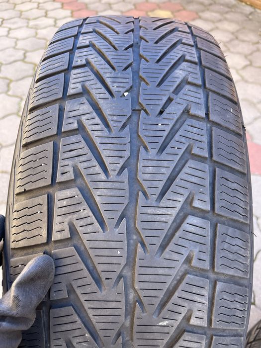 Vând anvelope Vredestein Giugiaro